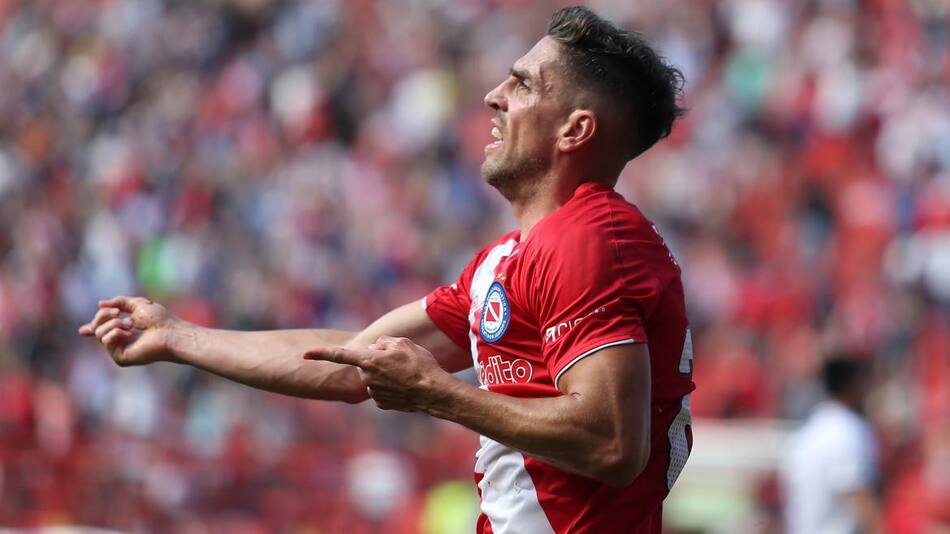 Festejo de Gabriel Hauche para Argentinos ante Talleres