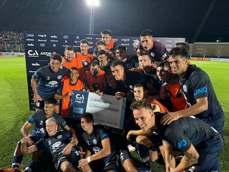 Festejo de Independiente Rivadavia de Mendoza en la Copa Argentina. Foto: @CSIRoficial.