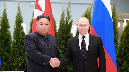 Vladímir Putin llegó a Corea del Norte y Kim Jong-un lo recibió con honores: “Estoy dispuesto a estar siempre con usted”