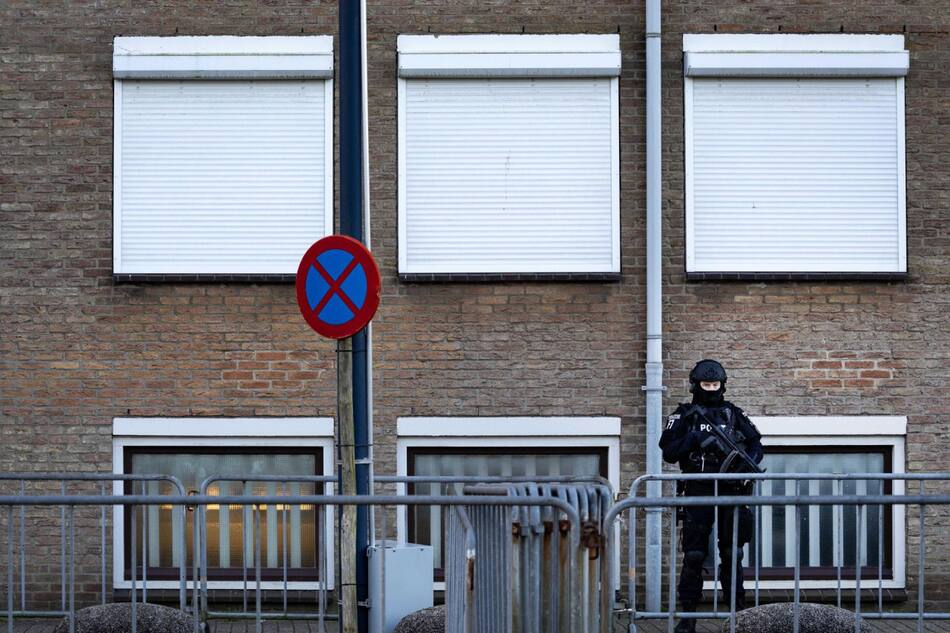 Operativo de seguridad en el juicio de Países Bajos por el crimen organizado. Foto: EFE.