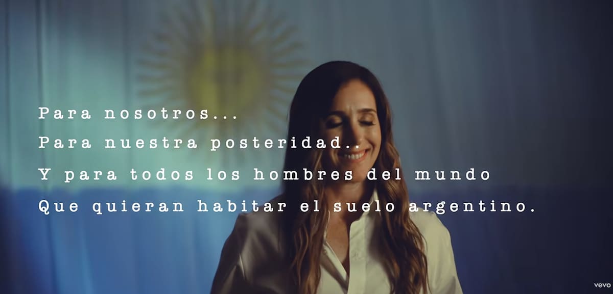 Soledad Pastorutti en su videoclip "Argentina"