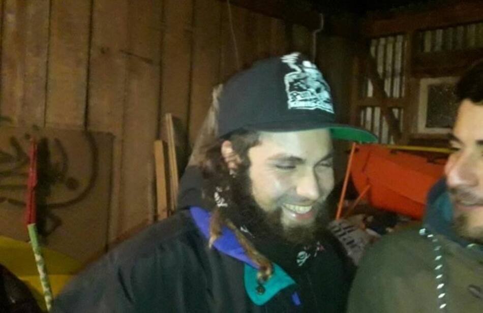 Santiago Maldonado junto a un amigo