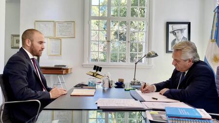 Alberto Fernández y el ministro de Economía, Martín Guzmán, NA