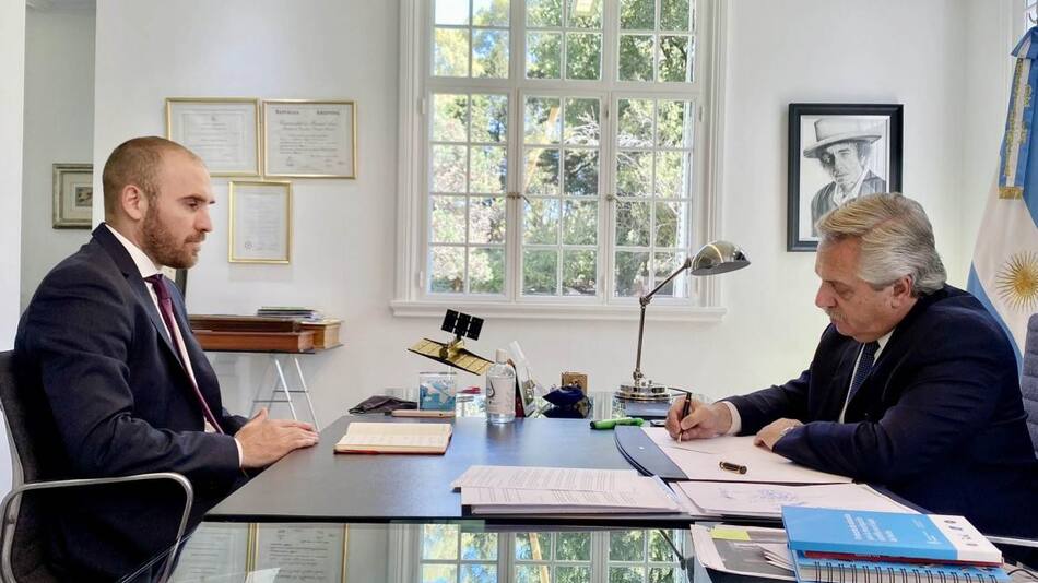 Alberto Fernández y el ministro de Economía, Martín Guzmán, NA