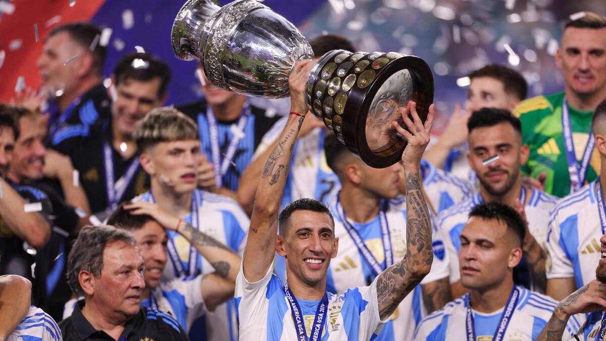 Ángel Di María con la Copa América. Foto: REUTERS.