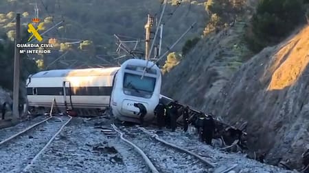 Grave accidente en España: cómo fue el choque de trenes que dejó al menos 39 muertos y decenas de heridos