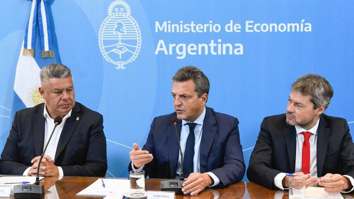 Tapia, Massa y Lammens confirmaron a la Argentina como sede del Mundial Sub-20. Foto: Télam.