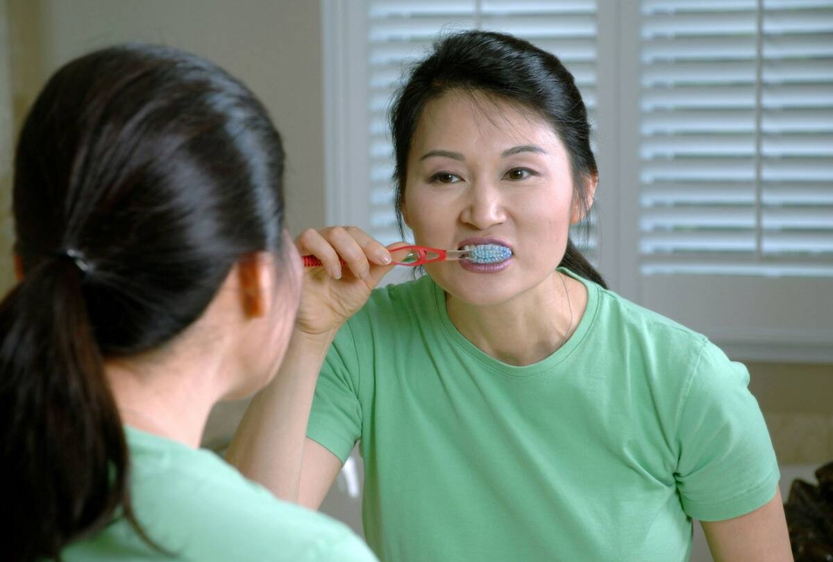 Cepillarse los dientes. Foto: Unsplash