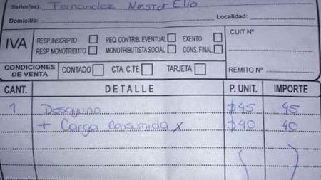 Cargo en un bar de Salta por cargar la notebook