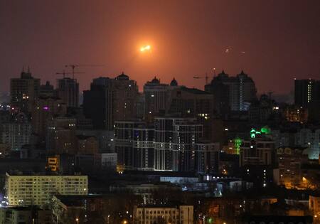 Misiles rusos en cielo ucraniano. Foto: Reuters.