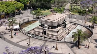 El fastuoso mausoleo en Plaza Miserere que pocos conocen: allí está enterrado el prócer que odió a Buenos Aires