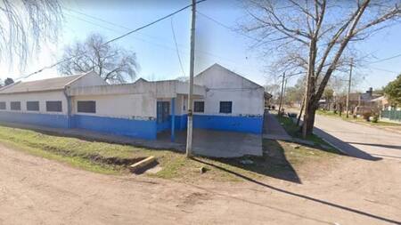 La escuela donde fue abandonado el bebé. Foto: NA