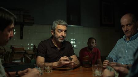 Ricardo Darín durante la escena del truco. Foto: Netflix
