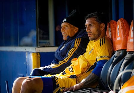 Miguel Ángel Russo con Leandro Paredes.