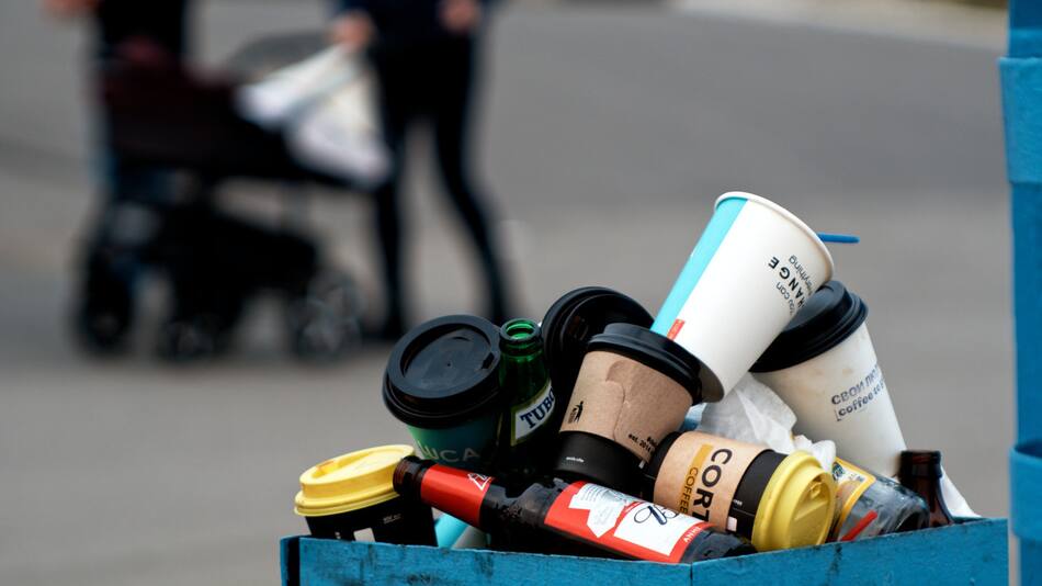 El problema del reciclaje de los vasos de papel. Foto: Unsplash.