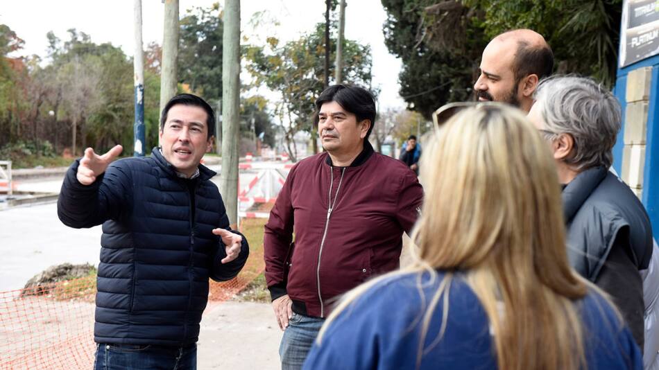 Leo Nardini supervisó la obra de la repavimentación e hidráulica de la Av. Constituyentes.
