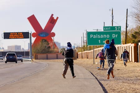 Inmigrantes en la frontera entre Estados Unidos y México. Foto: Reuters (José Luis González)