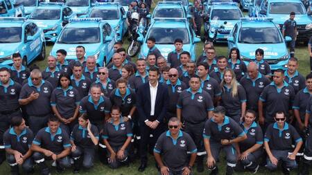 Entrega de móviles en Lanús