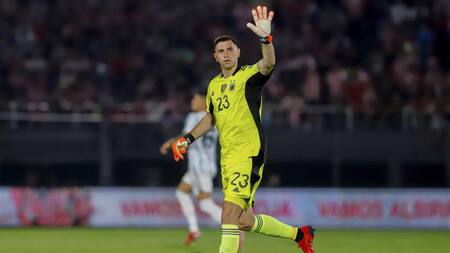 "Dibu" Martínez, AGENCIA NA