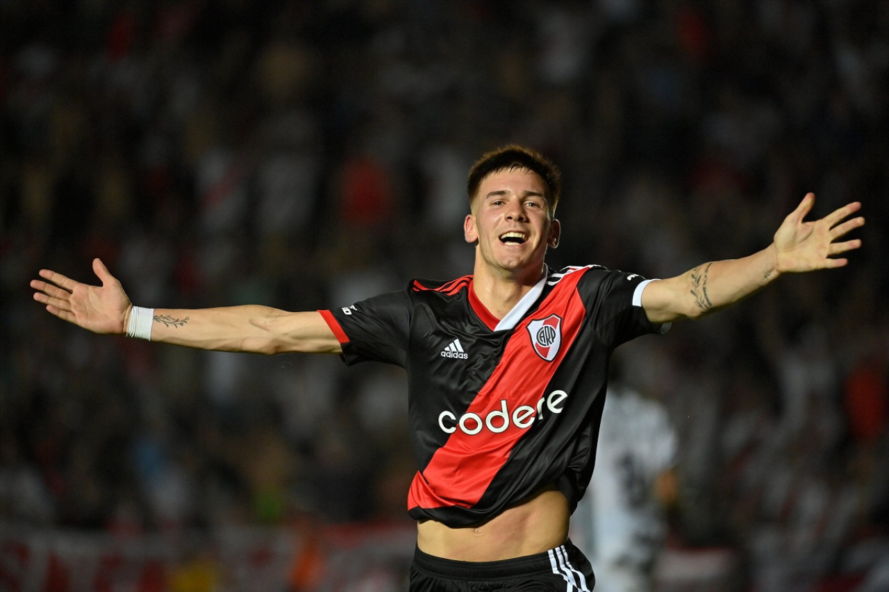 Franco Mastantuono en River Plate. Foto: X @RiverPlate