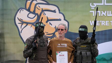 Liberación de rehenes israelíes por parte de Hamas en el centro de Gaza. Foto: REUTERS.