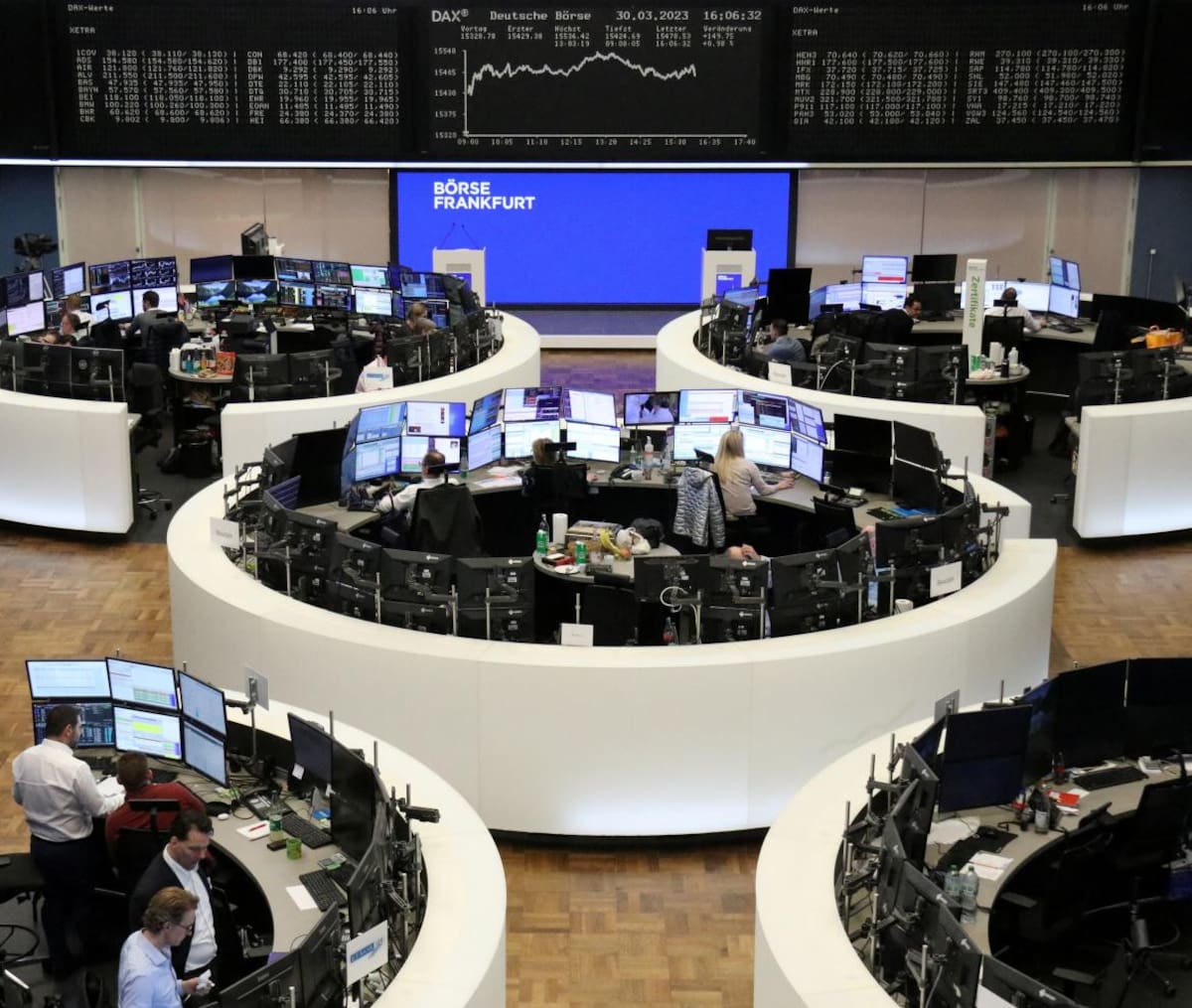 Las bolsas de valores amanecieron con alzas en los precios. Foto: Reuters.