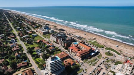 Alquilar en la costa atlántica cada vez cuesta más. Foto: NA.