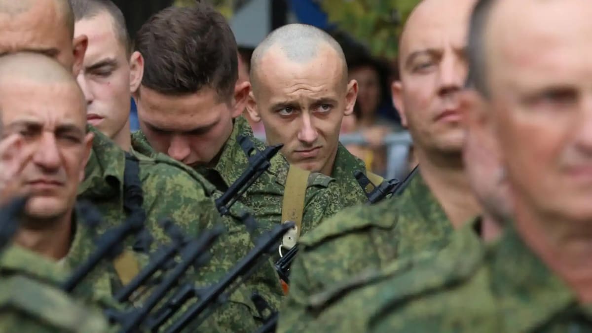 Jóvenes rusos tendrían ventajas para sus viviendas si se alistan al Ejército del Kremlin. Foto: Reuters.