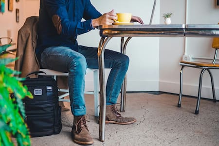 Tomar café reduce el riesgo de muerte por sedentarismo. Foto: Unsplash