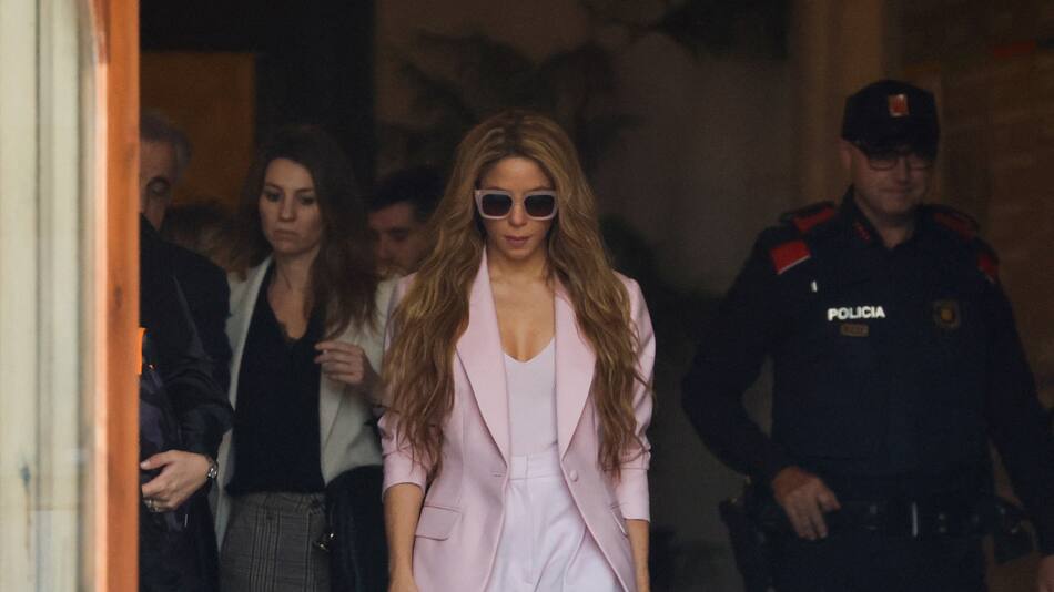 Shakira a la salida de la Audiencia de Barcelona. Foto: Reuters.