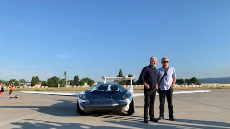 Auto volador presentado en Eslovenia. EFE.