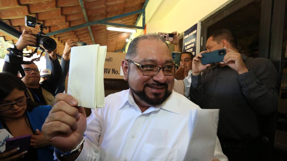 Joel Sánchez, candidato presidencial de Arena, en El Salvador. Foto: EFE.