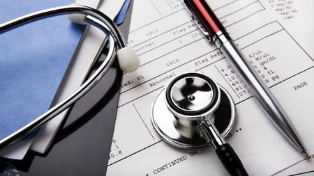 Chau a otras 13 empresas de medicina prepaga: cuáles dio de baja el Gobierno y qué pasará con los afiliados