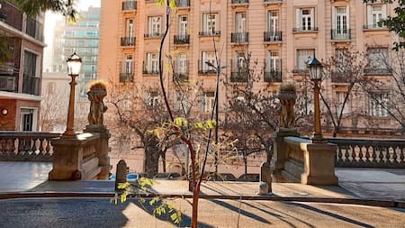 El barrio de CABA que esconde su propia “isla” urbana: un rincón elegante para perderse entre sus calles