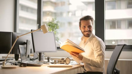 Negocios, trato, negociaciones, discusiones, trabajo. Foto: Pexels.