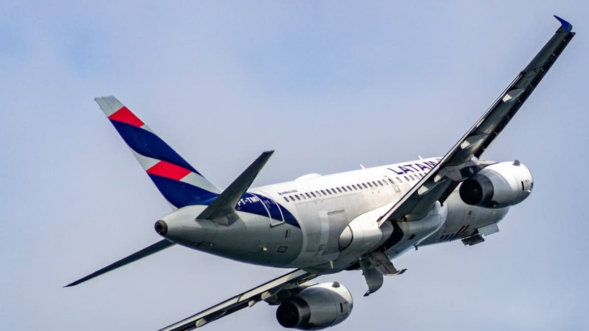 Video: un avión de LATAM protagonizó una riesgosa maniobra en Aeroparque