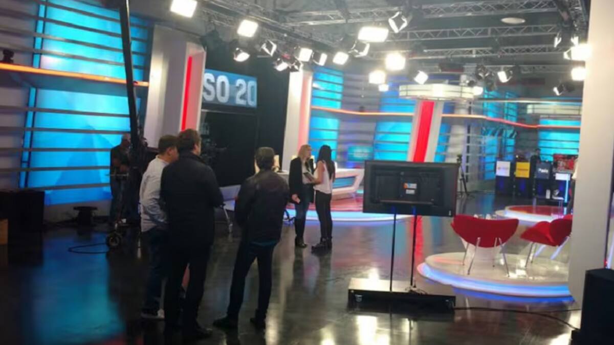 Un hombre con antecedentes penales irrumpió en Crónica TV y amenazó al personal con un cuchillo