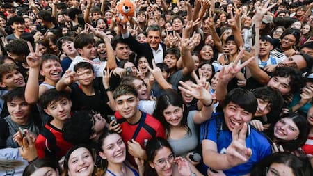 Visita de Sergio Massa al colegio Carlos Pellegrini. Foto: Prensa.