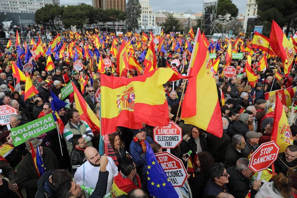 Multitudinaria marcha en España contra gobierno español - Foto Reuters