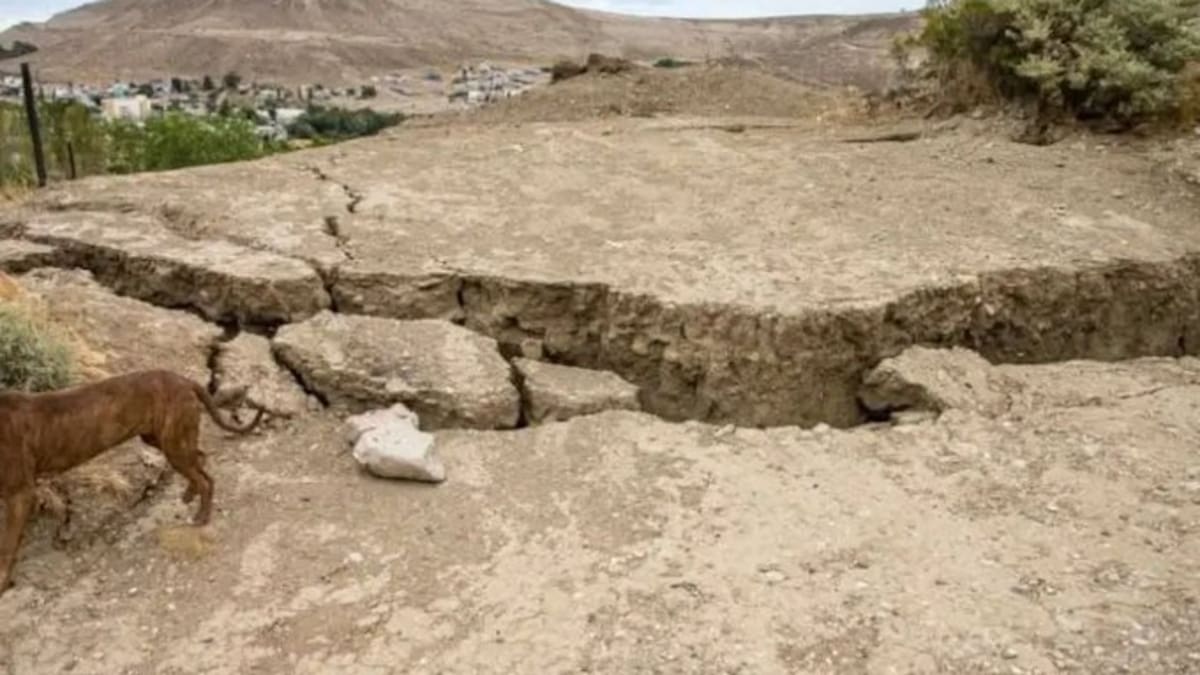 Deslizamiento de tierra en el cerro Hermitte, Comodoro Rivadavia.
