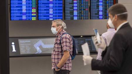 Turistas en el Aeropuerto de Ezeiza, NA