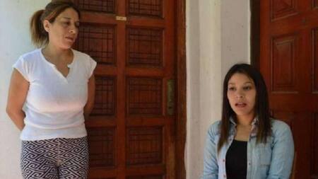 Sandra y Paula Martínez, en un reclamo de justicia y pedido de ayuda, luego de un intento de suicidio de la víctima.