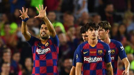Festejo de Luis Suárez para el Barcelona ante el Arsenal en la Copa Joan Gamper