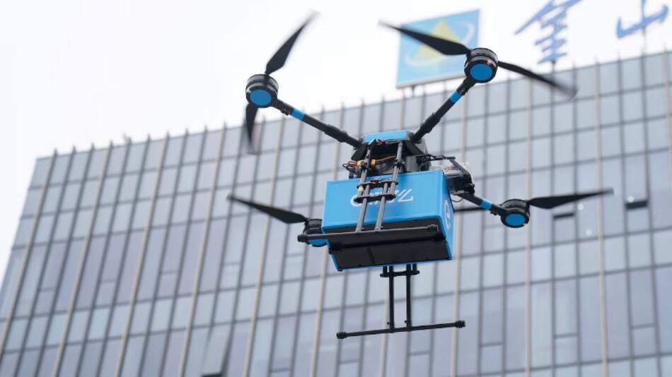 Los drones también podrían emplearse en tareas de supervisión, vigilancia y hasta actividades de rescate. Foto: Reuters.