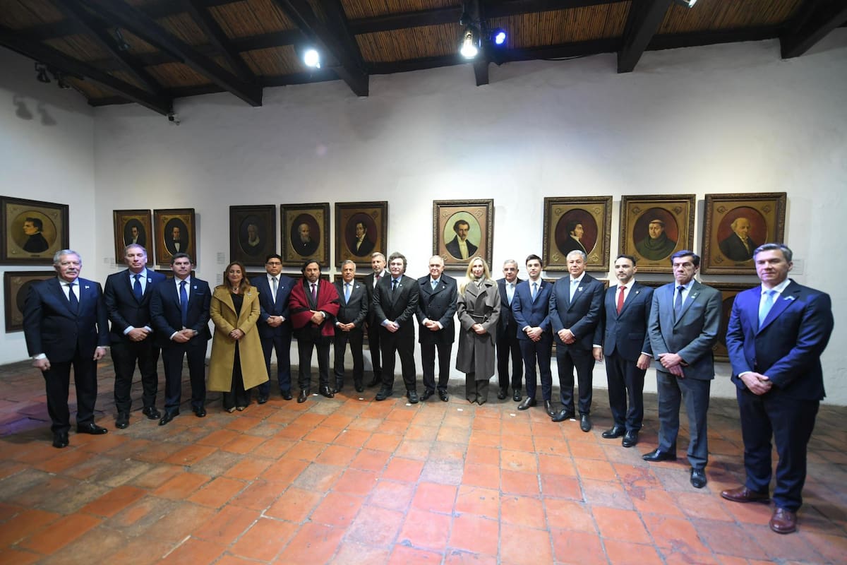 Milei con gobernadores Vigilia por el 210.º Aniversario de la Independencia Nacional en la Casa Histórica de Tucumán