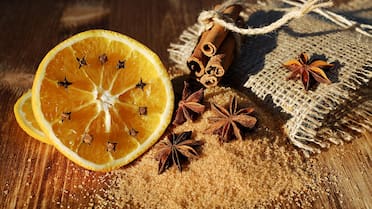 Hervir cáscaras de naranja con anís: por qué recomiendan hacerlo y para qué sirve