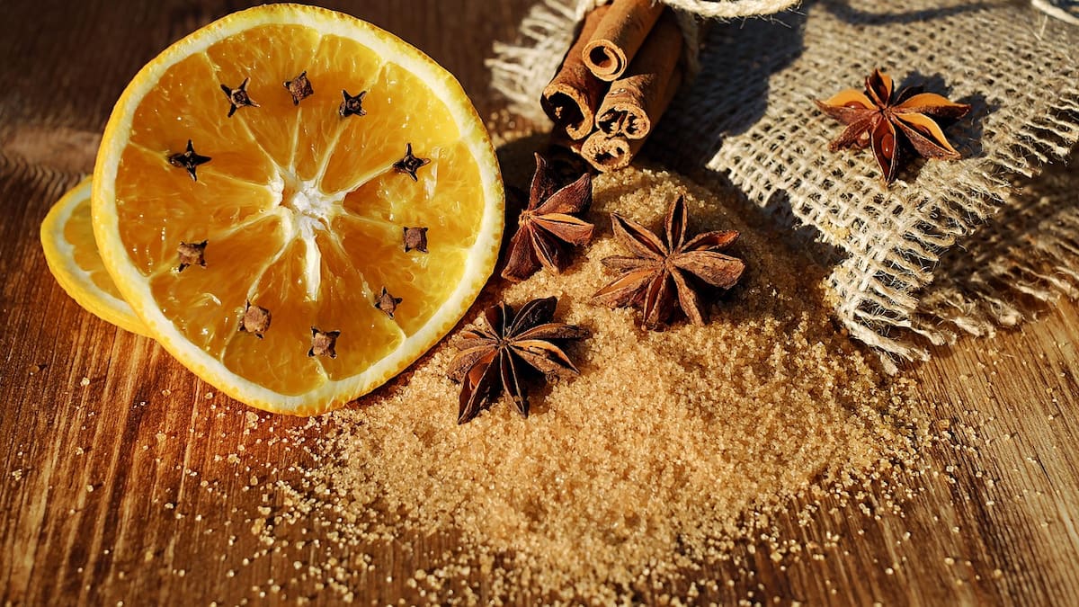 Hervir cáscaras de naranja con anís: por qué recomiendan hacerlo y para qué sirve