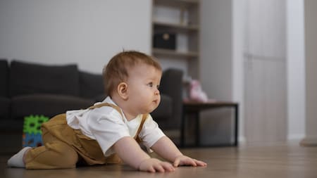 Los bebés que caminan antes, ¿son más inteligentes?: esto dice la ciencia