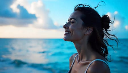 mujer, feliz, paisaje, pensamientos, pensar. Foto: Pexels.