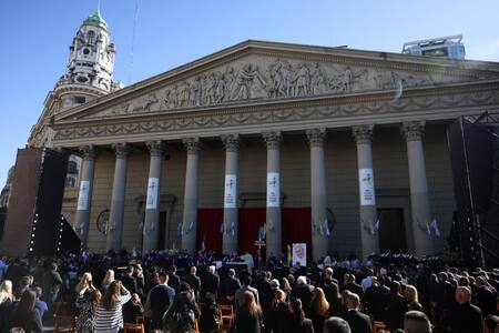 Misa en la Catedral para despedir al Papa Francisco. Foto: REUTERS.